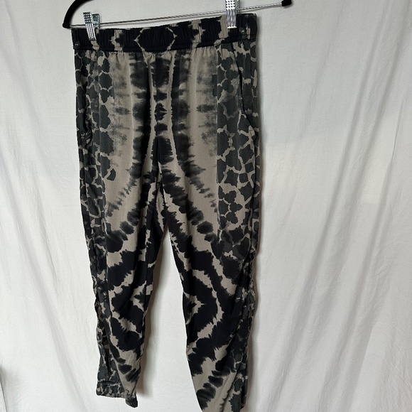 RIPCURL JOGGERS - WITH SLIT ON SIDE - SIZE SMALL - Picture 2 of 10
